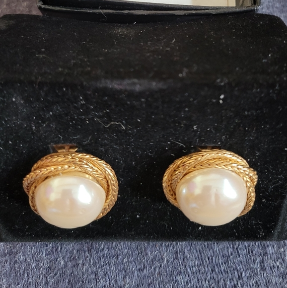 Franklin Mint Jackie Kennedys   faux pearl earrings - Picture 3 of 9